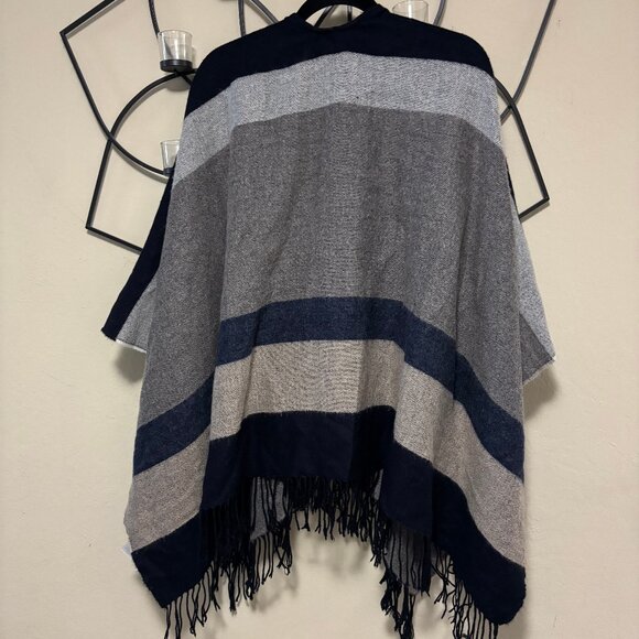 NWOT Uniqlo Women 2 Way Stole Black Grey Color Block Acrylic Fringe Shawl 8 - Picture 2 of 9